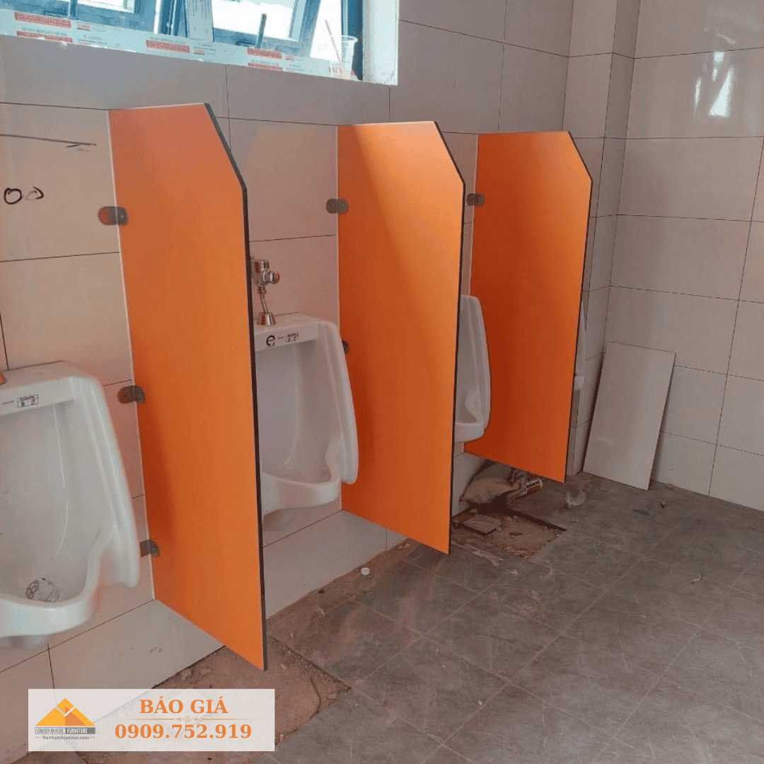 Thi công vách vệ sinh Compact