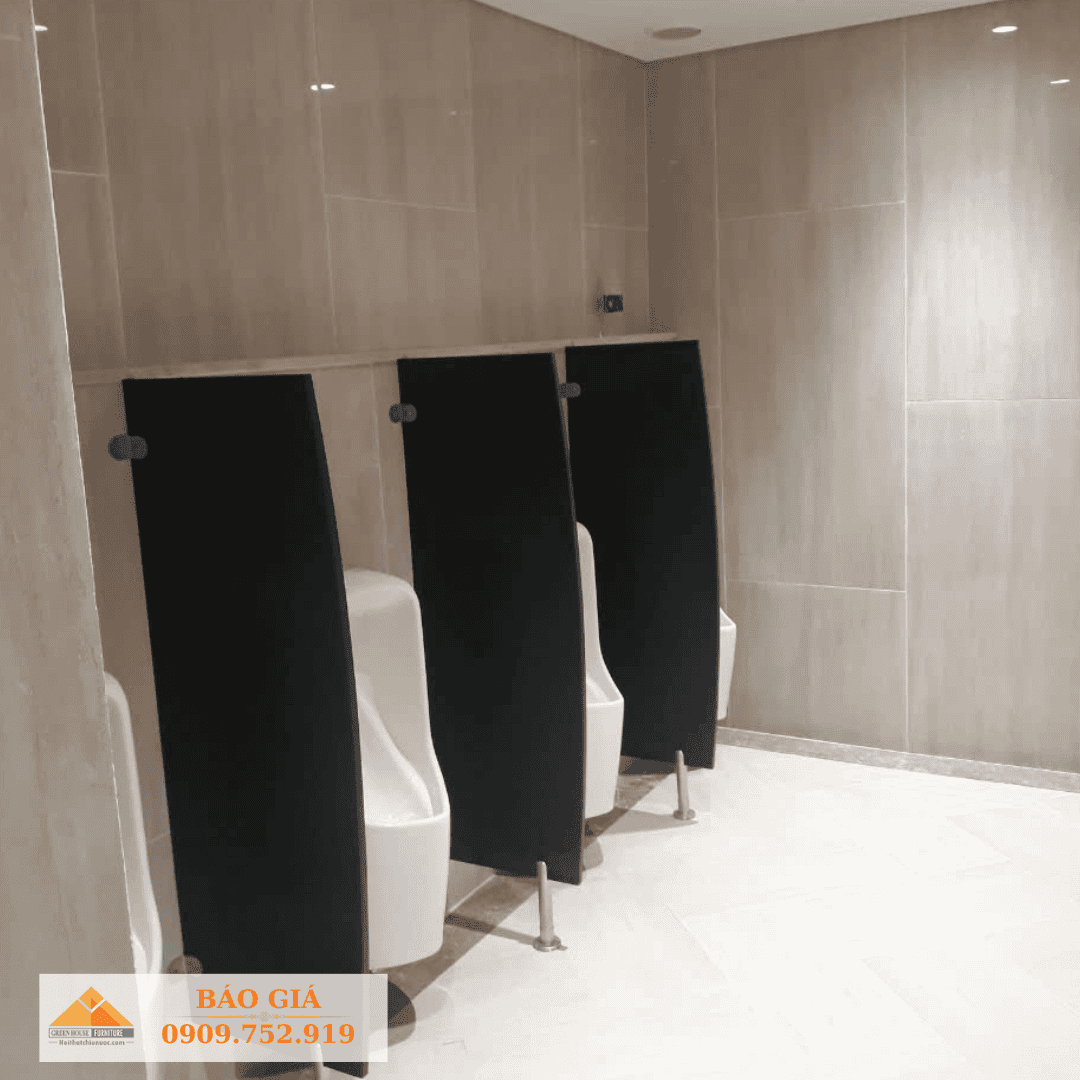vach-ngan-toilet-compact-tai-nha-trang-1
