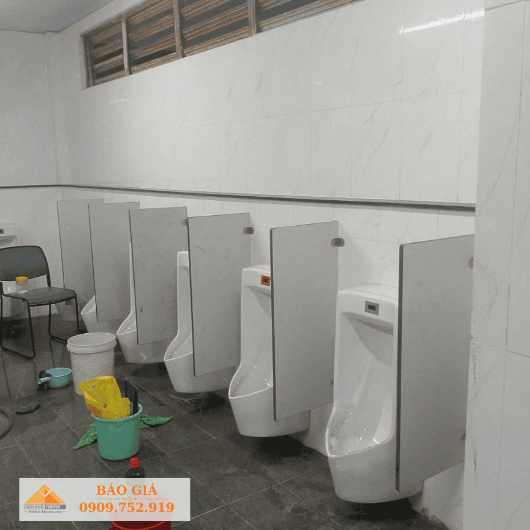 thi-cong-vach-ngan-ve-sinh-compact-tai-binh-thuan-4