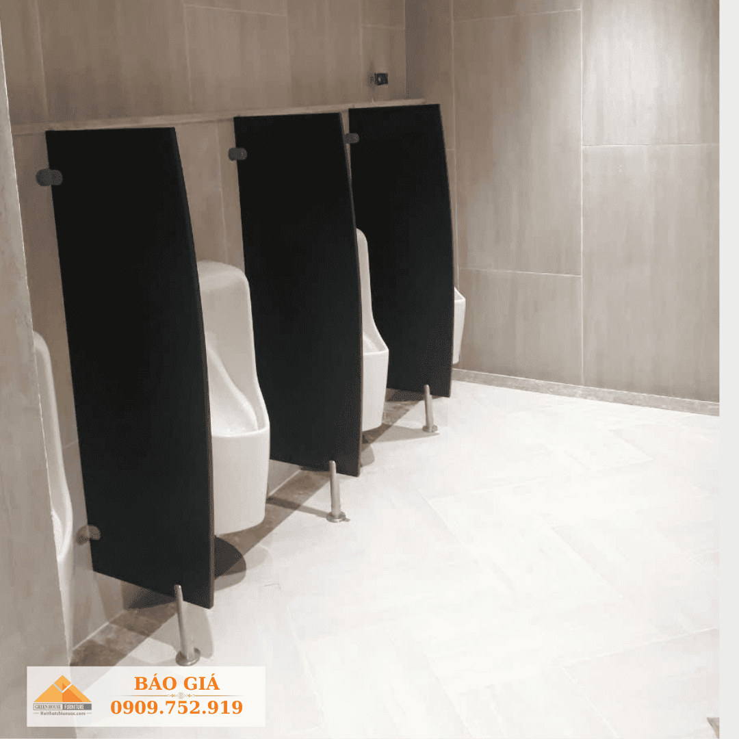 thi-cong-vach-ngan-ve-sinh-compact-tai-binh-thuan-3