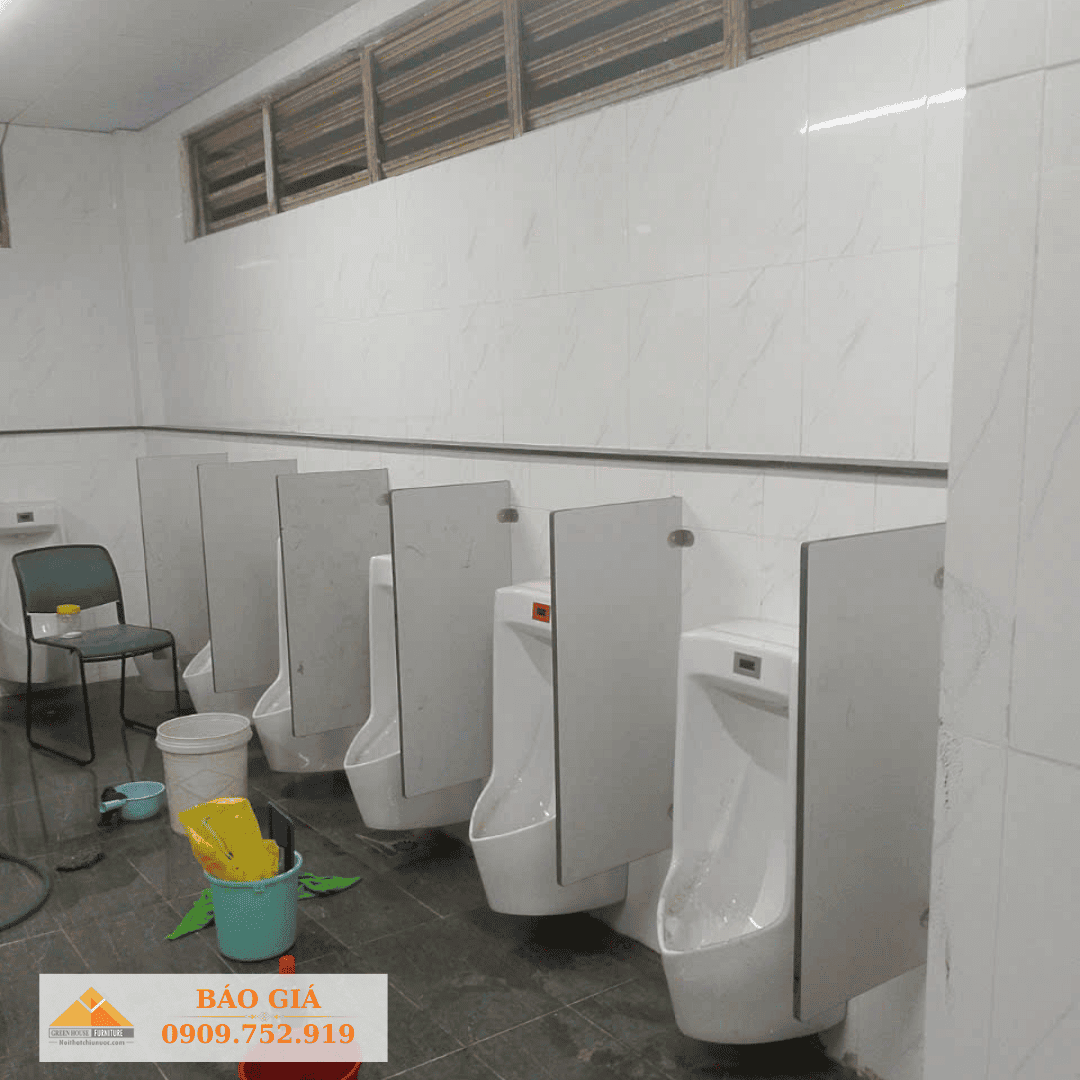 thi-cong-vach-ngan-ve-sinh-compact-tai-can-tho-6