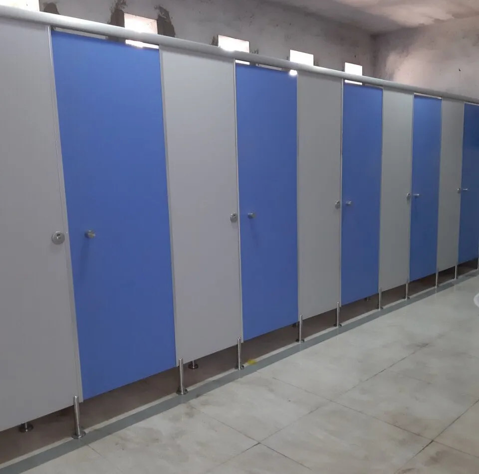Vách ngăn Compact HPL kẻ sọc
