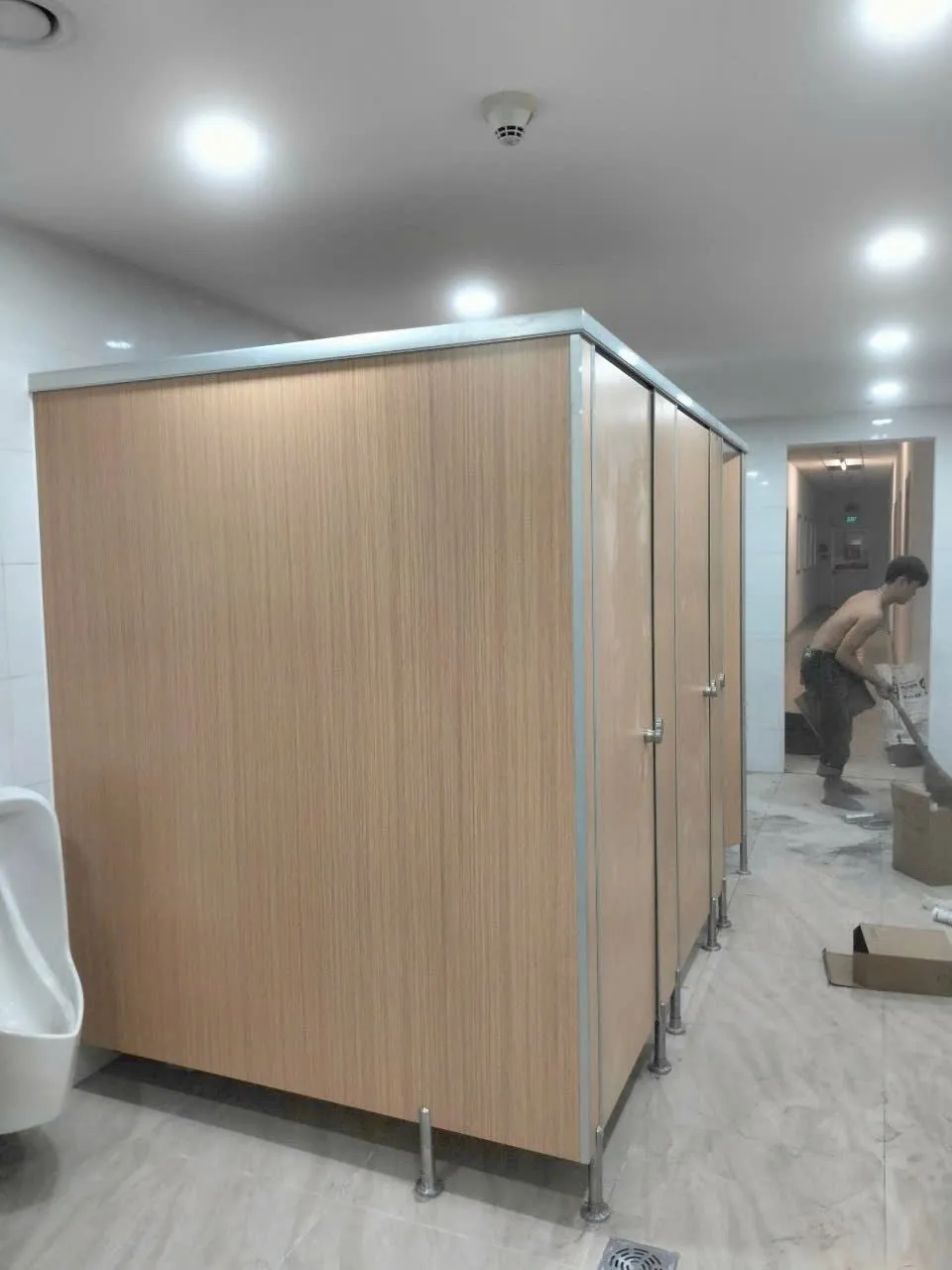 Compact HPL vân gỗ sồi đỏ